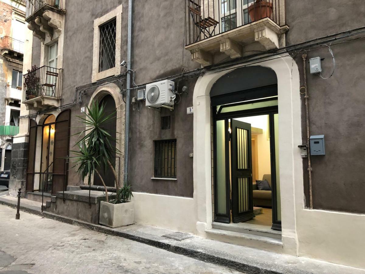 Frida - One-Bedroom Apartment By Piazza Duomo カターニア エクステリア 写真